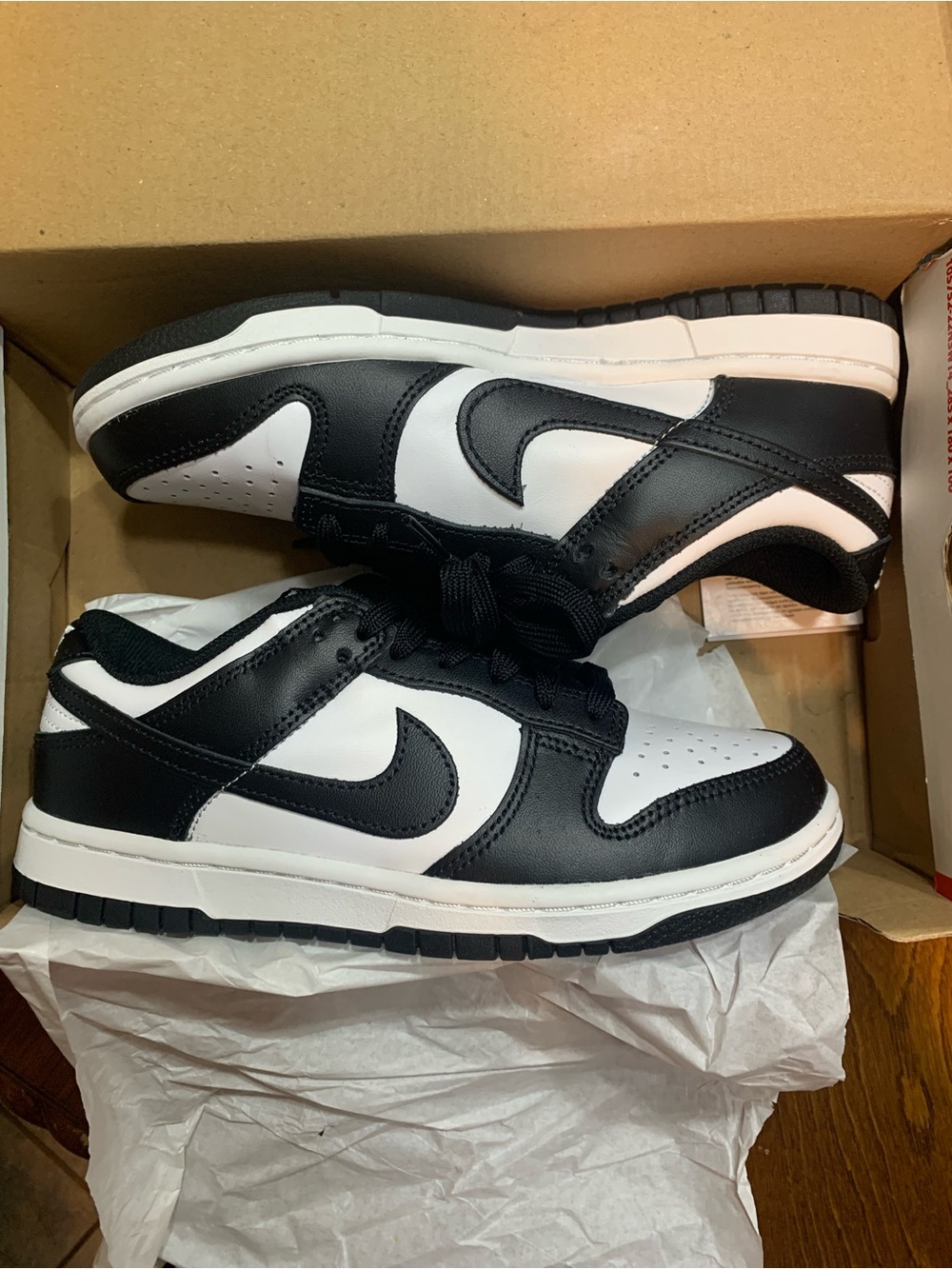 Nike Men’s Black and White Low-Top Sneakers — Classic Two-Tone Dunk Style - Picture 4 of 5